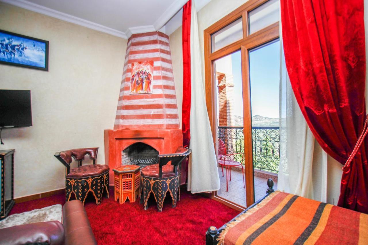 ホテル Kasbah Ait Oumghar ドゥムナット エクステリア 写真